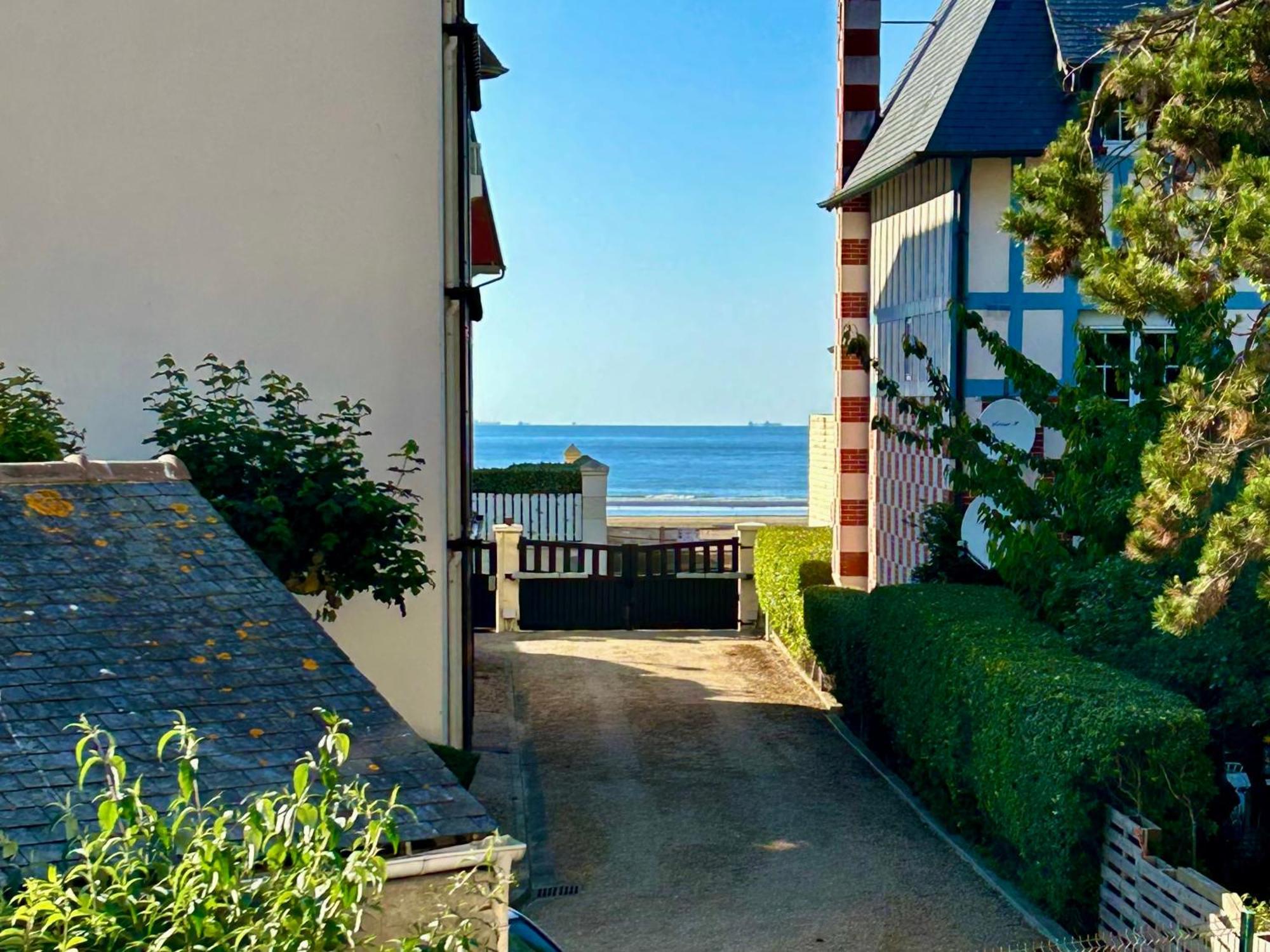 Magnifique Appartement Vue Mer A 50 M De La Plage Вилле-сюр-Мер Экстерьер фото